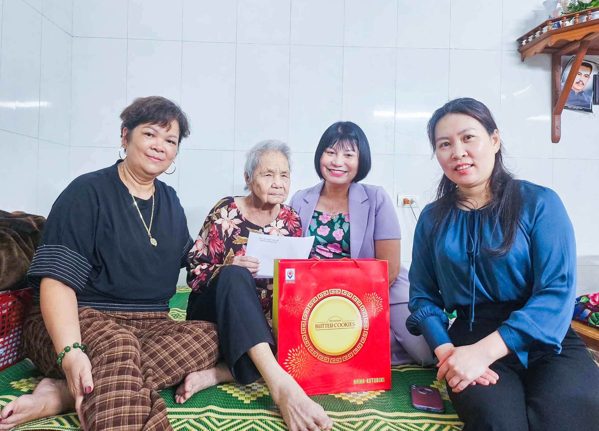 Phụ nữ Thường Tín tri ân Mẹ Việt Nam anh hùng và Gia đình liệt sỹ trên địa bàn huyện nhân dịp kỷ niệm 50 năm thống nhất đất nước